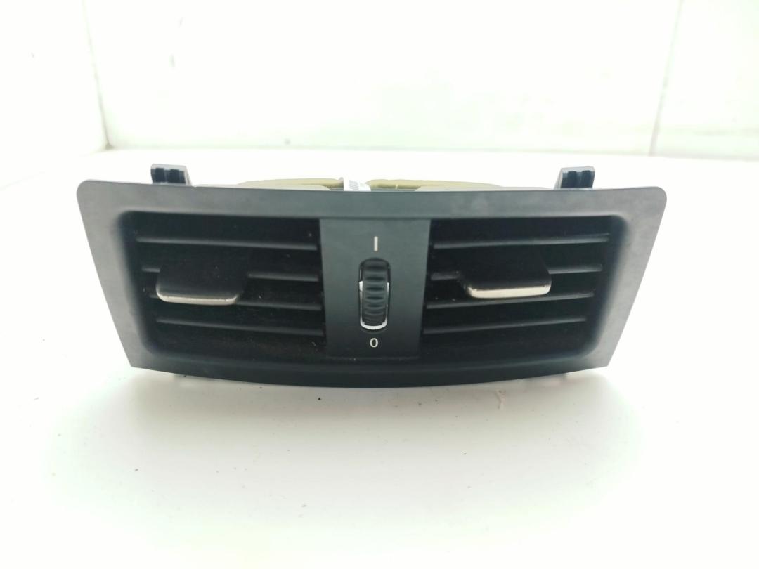 дефлектор обдува салона BMW 5 E60/E61 2005, 2.5 л., дизель, МКПП, серый, универсал, 6932023