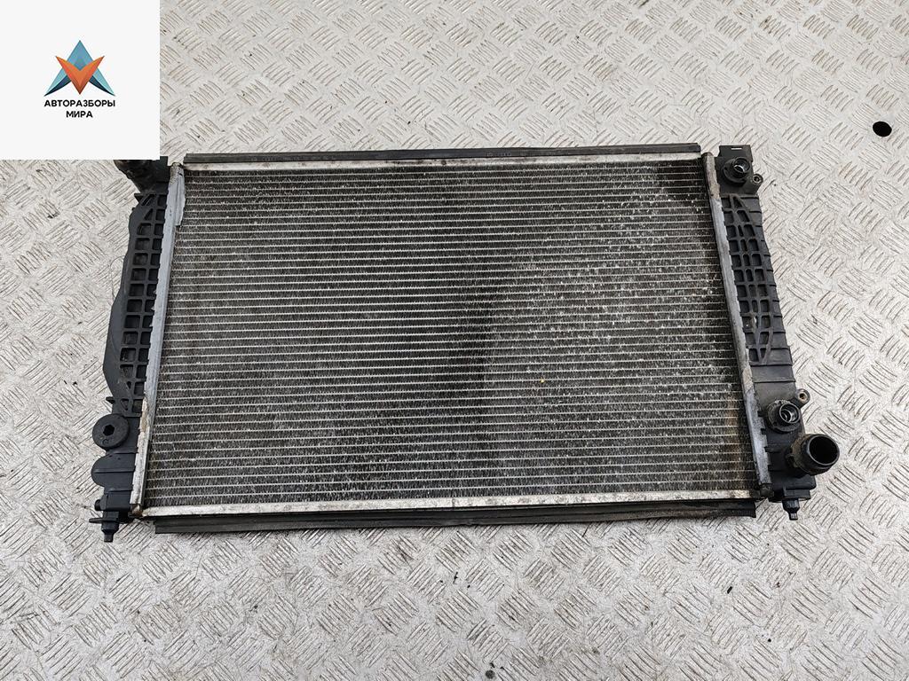 радиатор охлаждения Audi A6 4B/C5 1999, 2.4 л., бензин, АКПП, зелёный, седан - фото №1