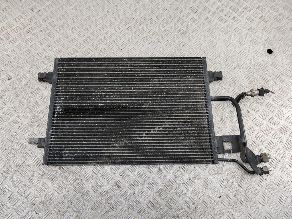 радиатор кондиционера Audi A4 B5 1998, 2.8 л., бензин, АКПП, чёрный, универсал, 8D0260401E