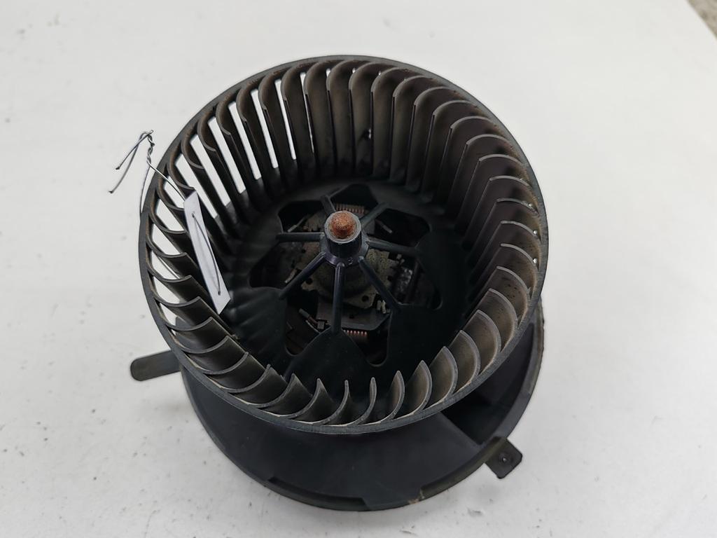 моторчик печки Volkswagen Passat B6 2009, 2.0 л., дизель, МКПП, синий, универсал, 1K1819015