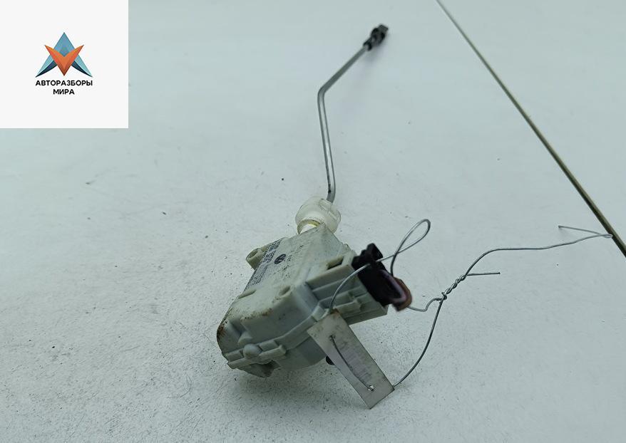 замок лючка топливного бака Volkswagen Passat B6 2009, 2.0 л., дизель, МКПП, синий, универсал, 3BO959782A - фото №1