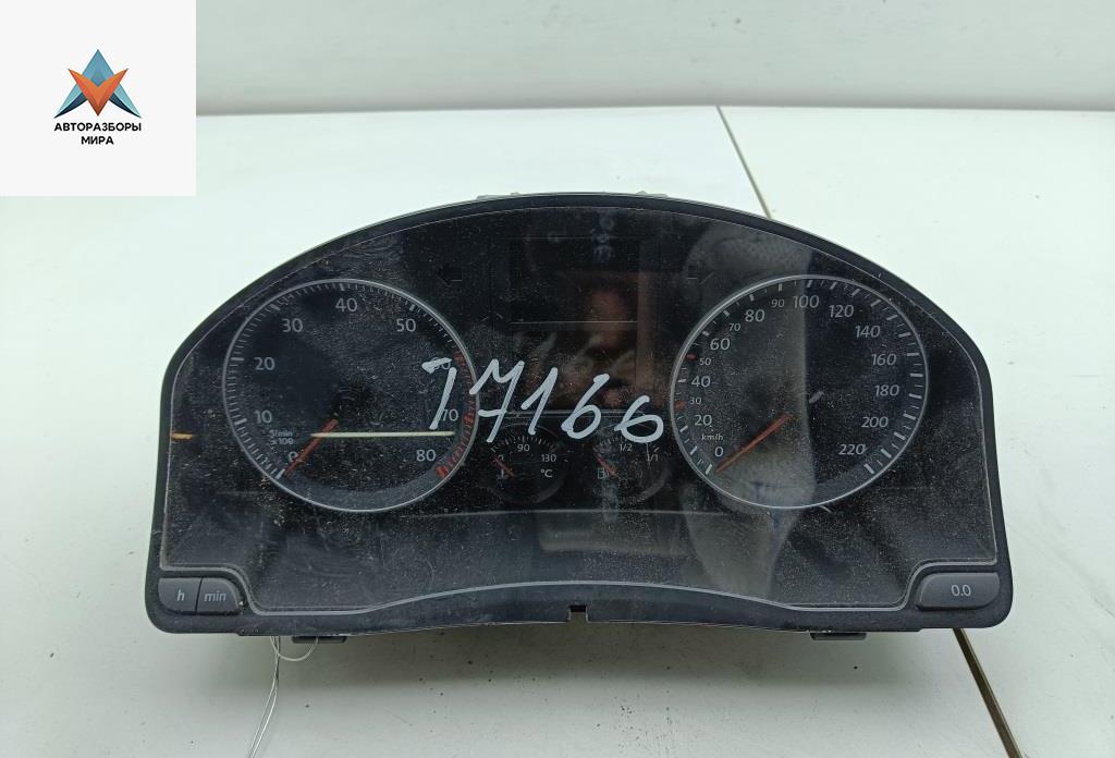 приборная панель Volkswagen Golf 5 поколение 2004, 1.4 л., бензин, МКПП, чёрный, хетчбэк 3 дв., 1K0920851F - фото №1