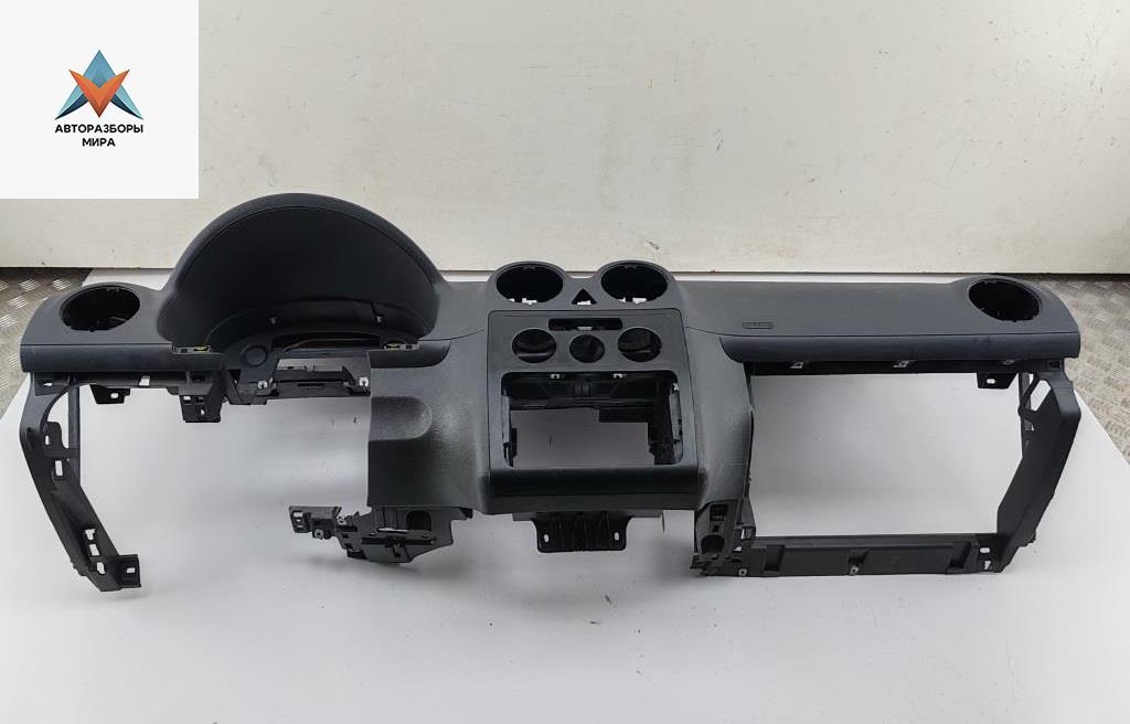 панель передняя салона (торпедо) Volkswagen Caddy 3 поколение 2005, 1.9 л., дизель, МКПП, серый, фургон - фото №1