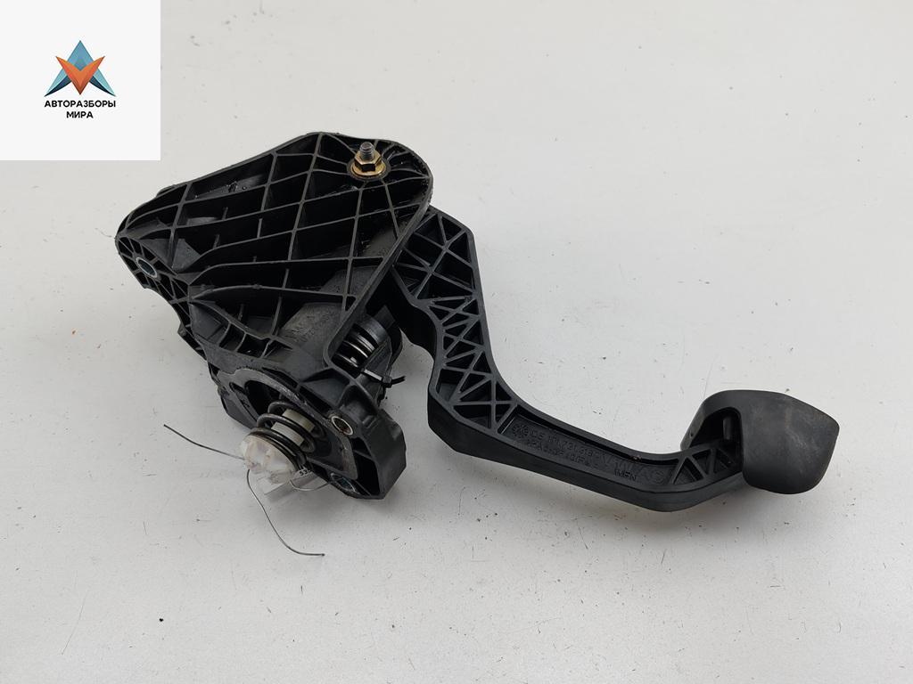 педаль сцепления Volkswagen Caddy 3 поколение 2005, 1.9 л., дизель, МКПП, серый, фургон, 1T1721059 - фото №1