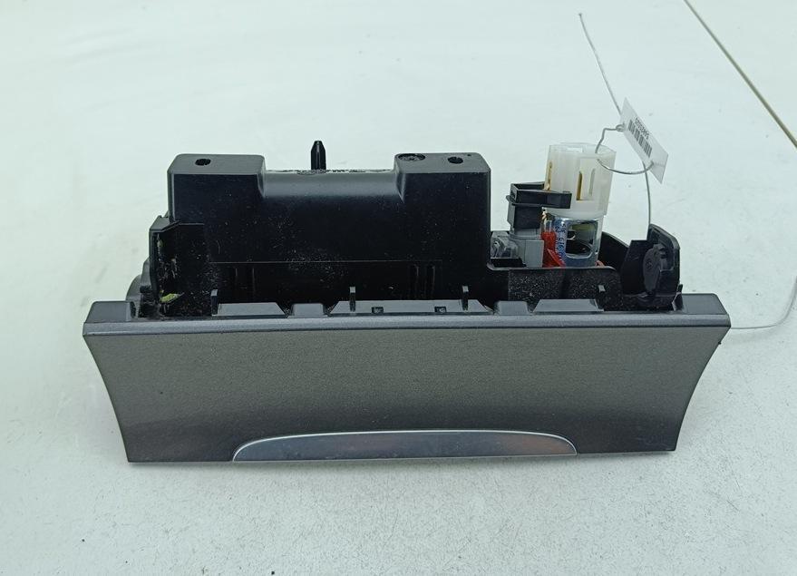 пепельница Volkswagen Passat B6 2009, 2.0 л., дизель, МКПП, синий, универсал, 3C0863284