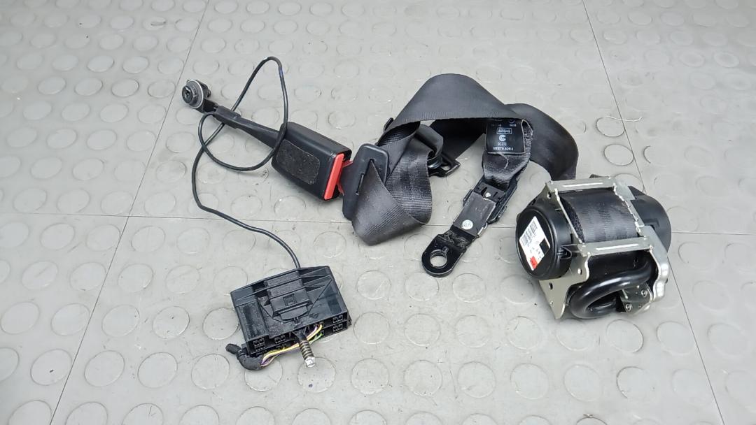 ремень безопасности Volvo V40 2 поколение 2013, 1.6 л., дизель, МКПП, хетчбэк 5 дв. - фото №1