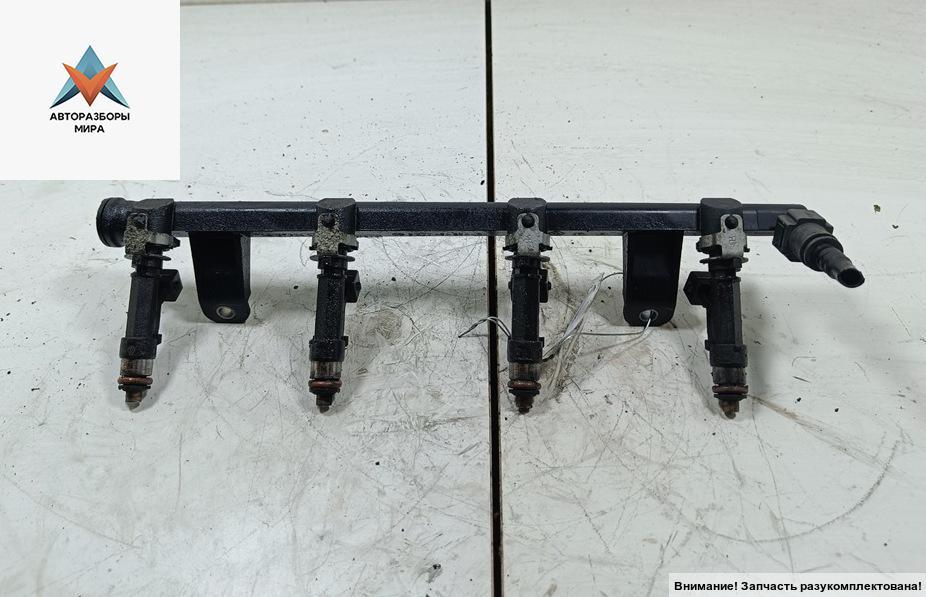 топливная рампа Dacia (Renault) Sandero I 2008, 1.4 л., бензин, МКПП, синий, хетчбэк 5 дв., 8200494284A - фото №1