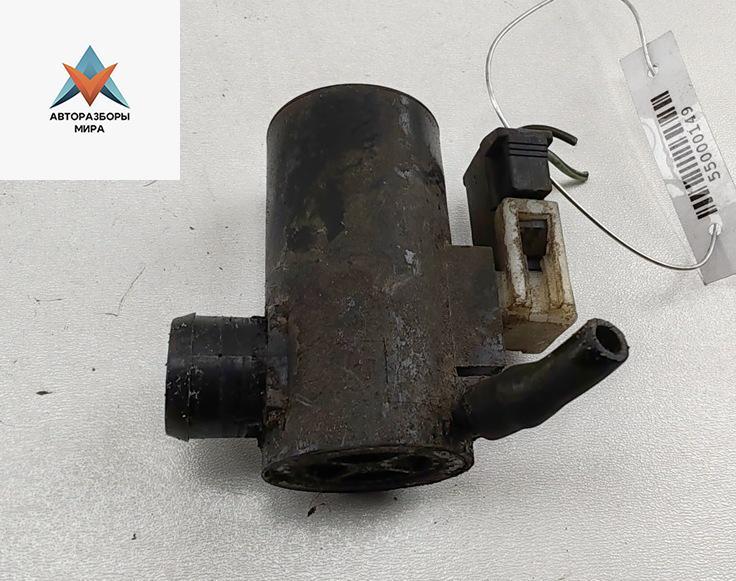 насос (моторчик) омывателя стекла Mitsubishi Space Wagon 3 поколение (Typ N50) 1999, серый, минивэн - фото №1