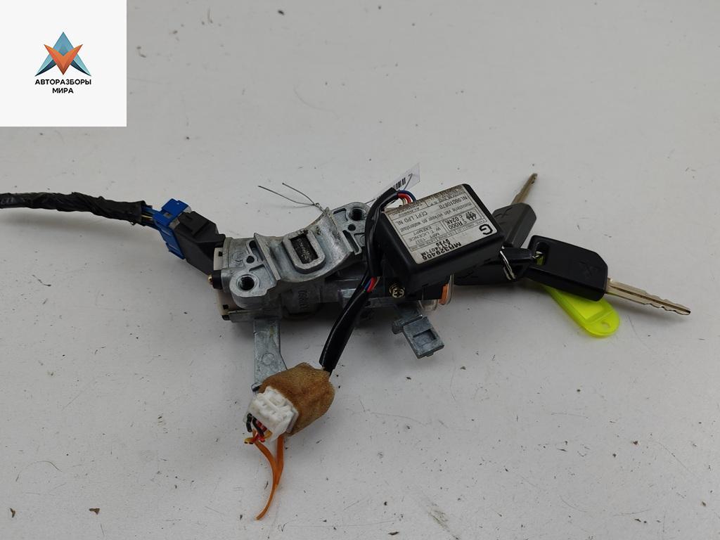 замок зажигания Mitsubishi Space Wagon 3 поколение (Typ N50) 1999, 2.4 л., бензин, МКПП, серый, минивэн, MR329406 - фото №1