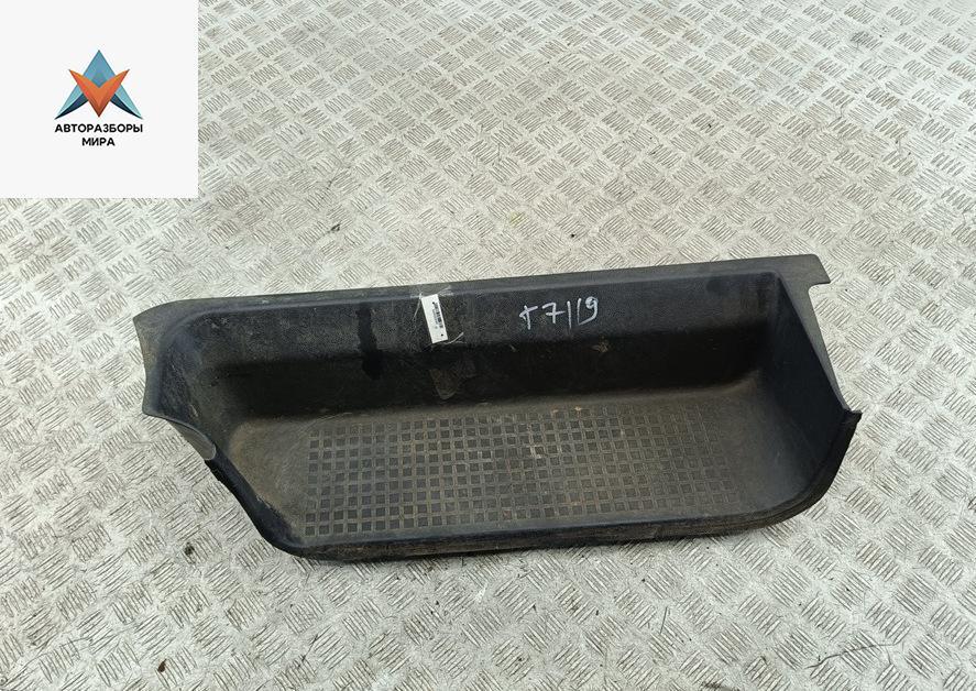 Накладка на порог внутренняя (салона) Volkswagen Transporter T4 1992, 2.4 л., дизель, МКПП, красный, микроавтобус, 705863735 - фото №1