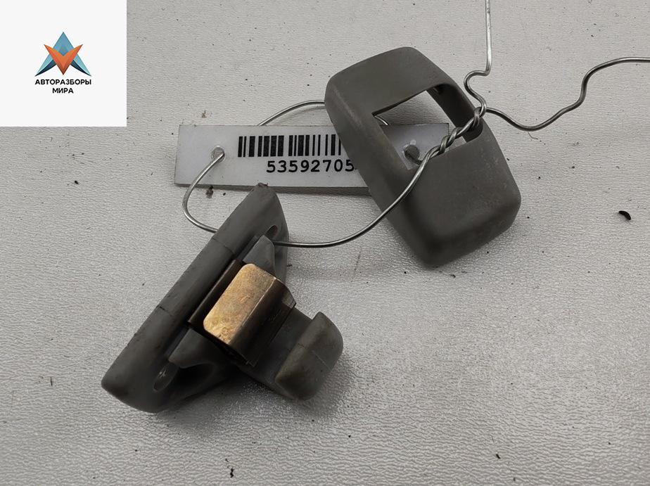 Крепление (крючок) солнцезащитного козырька Audi 100 4A/C4 1992, 2.3 л., бензин, МКПП, белый, седан, 443857562A - фото №1