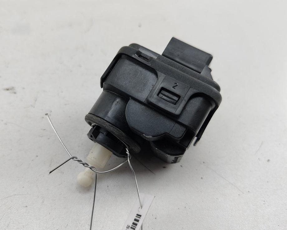 корректор фар Audi A6 C5 1998, 1.9 л., дизель, МКПП, чёрный, седан, 4B0941295