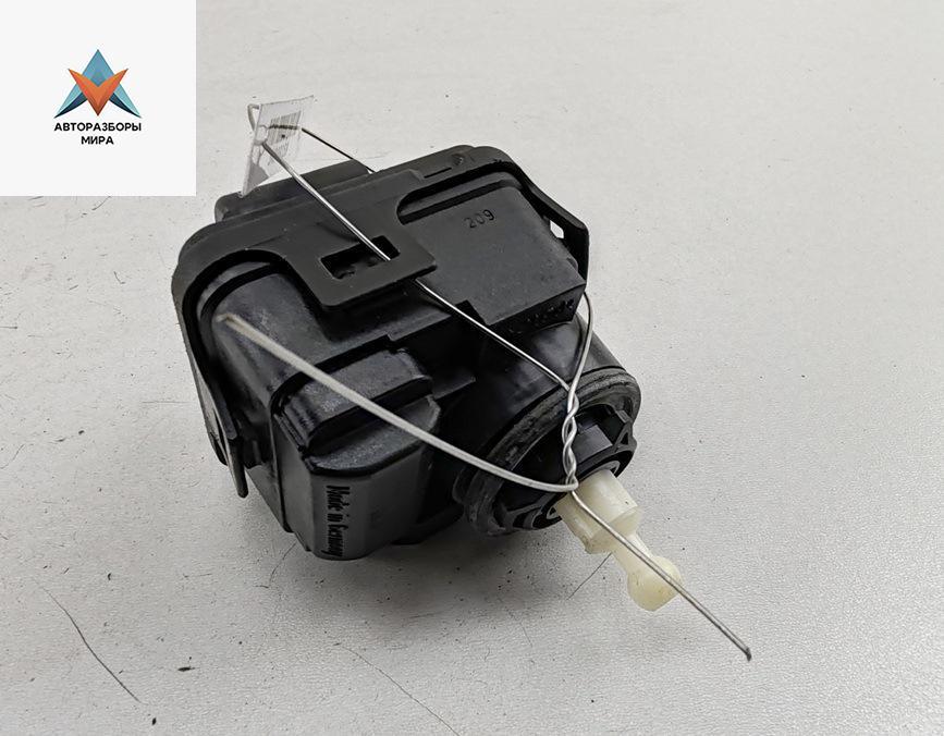 корректор фар Audi A6 4B/C5 1999, 2.4 л., бензин, АКПП, зелёный, седан, 00728214 - фото №1