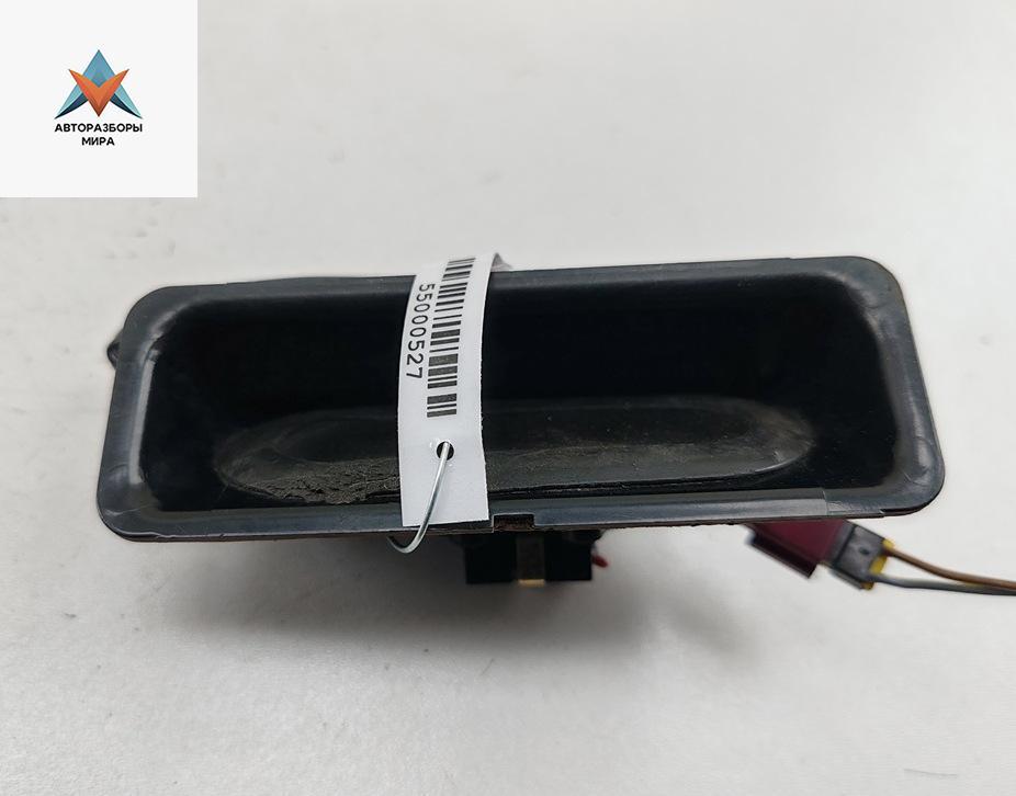 кнопка открытия багажника BMW 5 серия E39 1997, 2.0 л., бензин, МКПП, синий, седан, 8168035 - фото №1