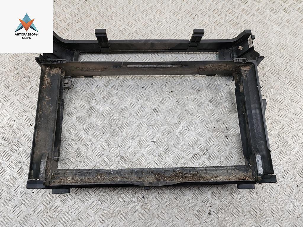 диффузор вентилятора BMW 5 серия E60/E61 2005, 2.5 л., дизель, МКПП, серый, универсал, 7800989 - фото №1