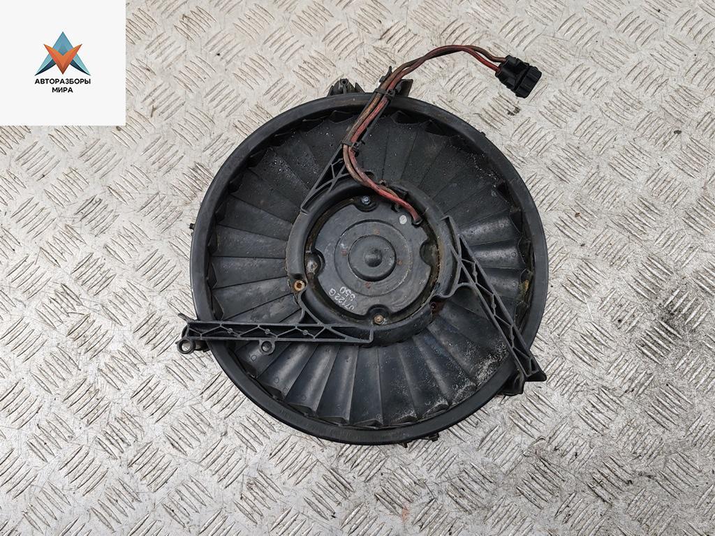 вентилятор радиатора Volkswagen Transporter T4 1992, 2.4 л., дизель, МКПП, красный, микроавтобус, 701121165A - фото №1