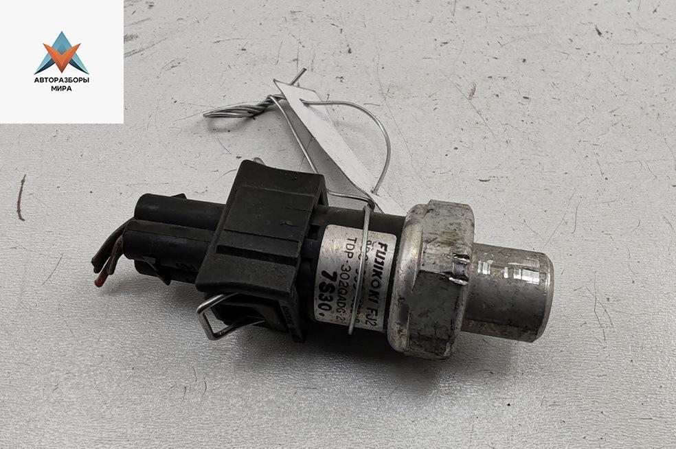 датчик кондиционера Audi A6 4B/C5 1997, 2.4 л., бензин, АКПП, зелёный, седан, 8D0959482B - фото №1