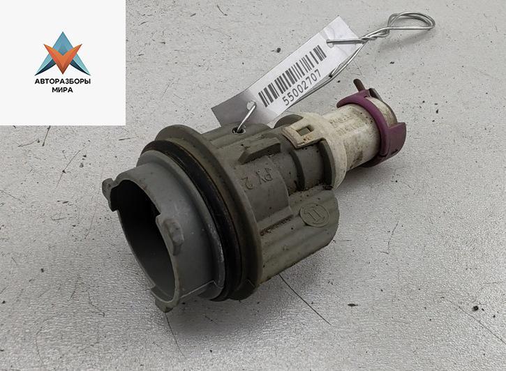 Патрон лампы указателя поворота Audi A4 B5 1997, 2.6 л., бензин, МКПП, красный, седан - фото №1