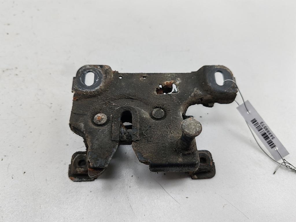 замок капота Audi A4 B5 1997, 2.6 л., бензин, МКПП, красный, седан