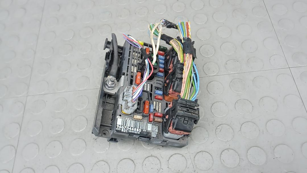 блок предохранителей Citroen C4 Grand Picasso 1 поколение 2008, 1.6 л., дизель, МКПП, минивэн, 9667044880 - фото №1