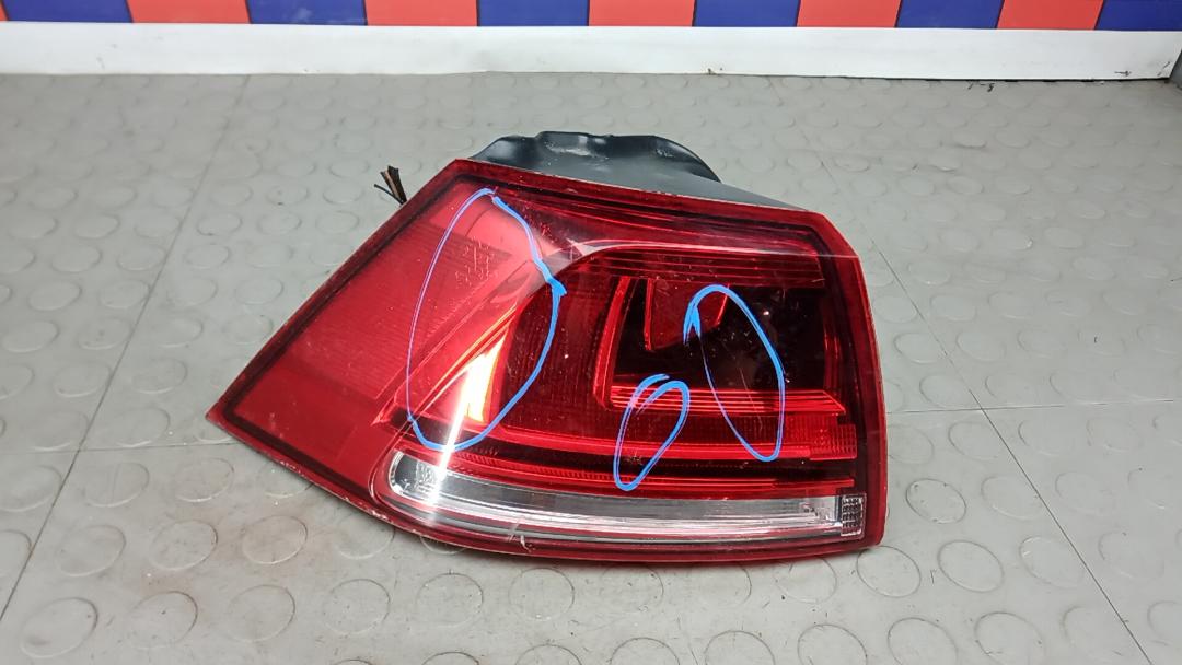 фонарь задний левый Volkswagen Golf 7 поколение 2013, 1.6 л., дизель, МКПП, хетчбэк 5 дв. - фото №1