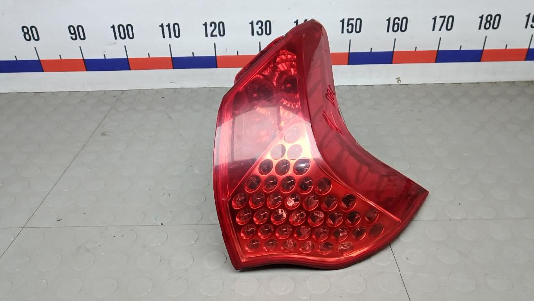 фонарь задний правый Peugeot 3008 1 поколение 2012, 1.6 л., дизель, МКПП, хетчбэк 5 дв. - фото №1