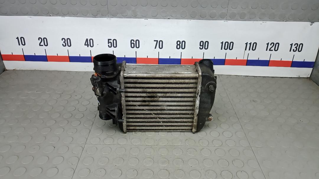 радиатор интеркулера Audi A6 4F/C6 2006, 3.0 л., дизель, АКПП, универсал - фото №1