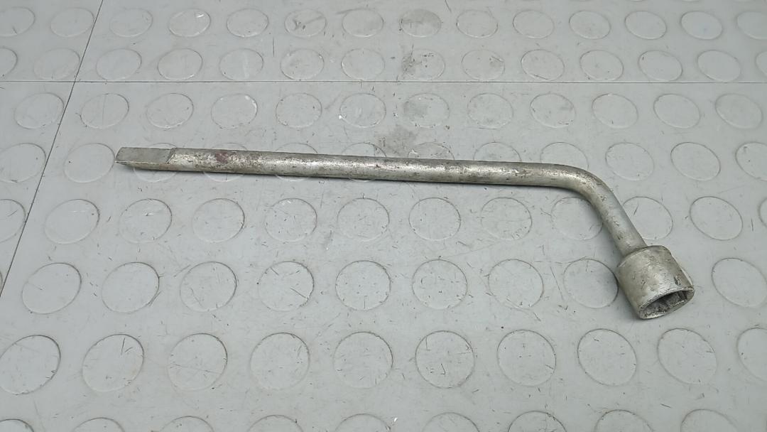 ключ колесный (балонный) Nissan NV200 1 поколение 2011, 1.5 л., дизель, МКПП, минивэн - фото №1