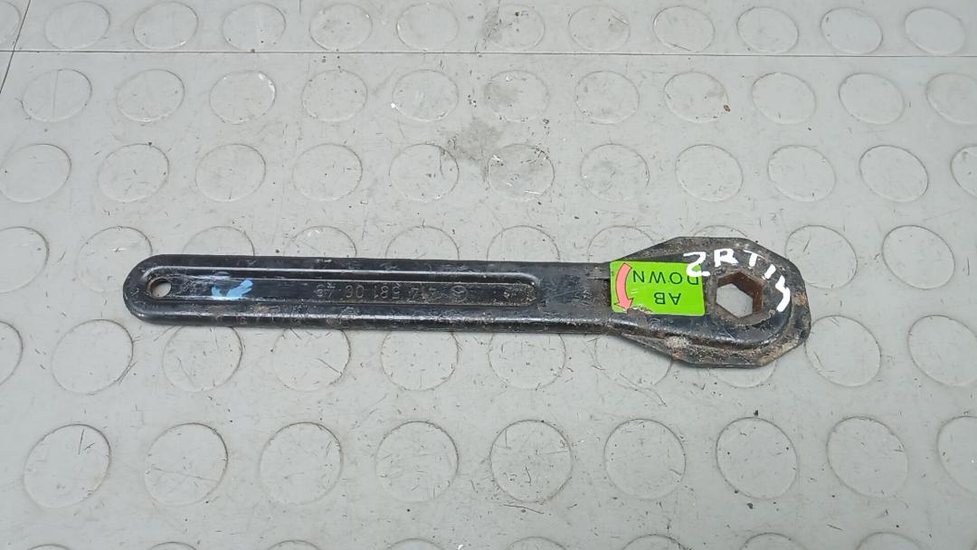 ключ колесный (балонный) Mercedes-Benz Vito W447 2014, 2.2 л., CDI 113, дизель, МКПП, минивэн - фото №1