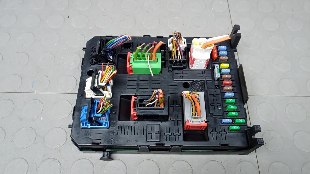 блок комфорта Peugeot 3008 1 поколение 2012, 1.6 л., дизель, МКПП, хетчбэк 5 дв. - фото №1