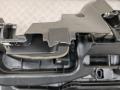 панель передняя салона (торпедо) Volkswagen Golf 5 поколение 2006, 1.6 л., бензин, МКПП, чёрный, хетчбэк 5 дв., 5M1858296 - фото №2