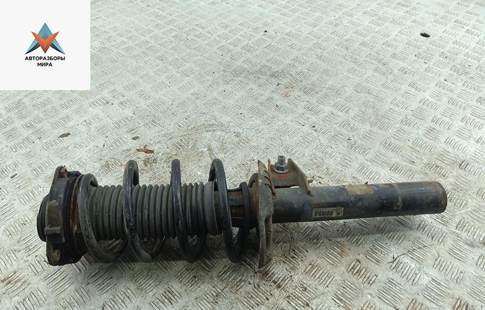 стойка передняя Volkswagen Golf 5 поколение 2006, 1.6 л., бензин, МКПП, чёрный, хетчбэк 5 дв. - фото №1