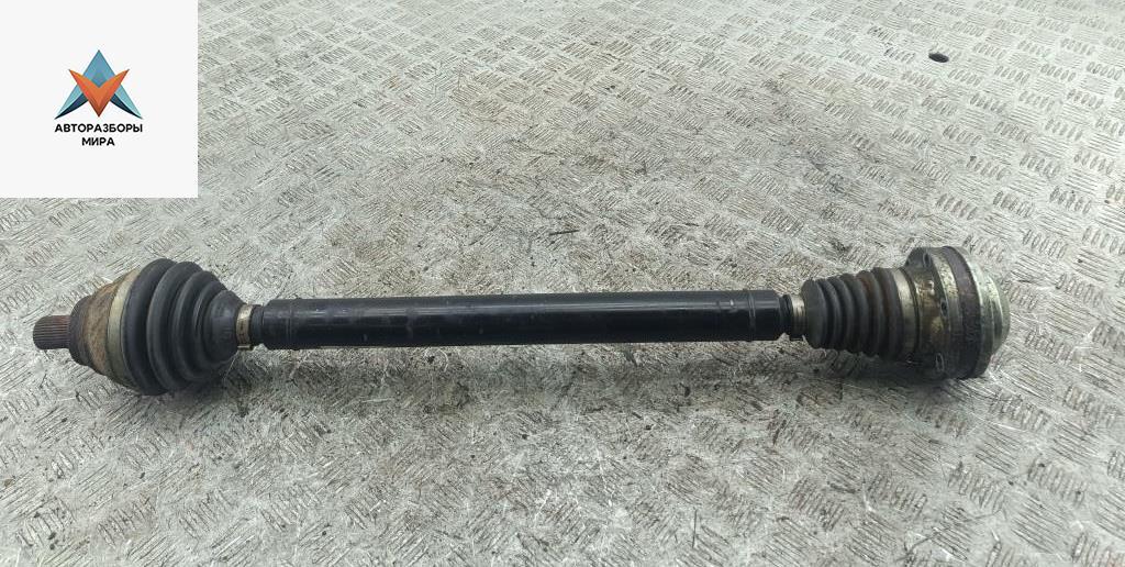 полуось передняя правая (приводной вал, ШРУС) Volkswagen Passat B6 2009, 2.0 л., дизель, МКПП, синий, универсал - фото №1