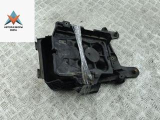 полка аккумулятора Volkswagen Golf 5 поколение 2004, 1.4 л., бензин, МКПП, чёрный, хетчбэк 3 дв.