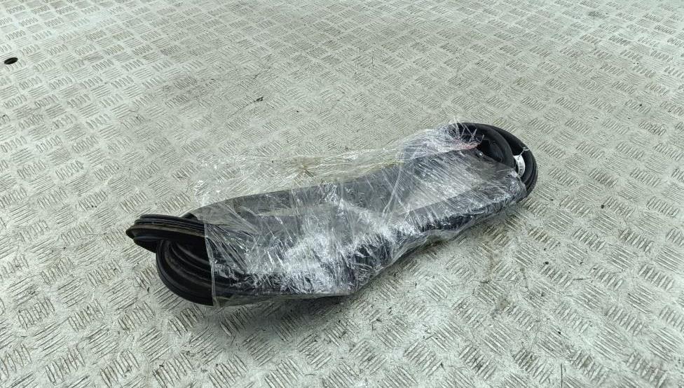 Уплотнитель крышки (двери) багажника Volkswagen Passat B6 2006, 2.0 л., дизель, МКПП, серый, универсал