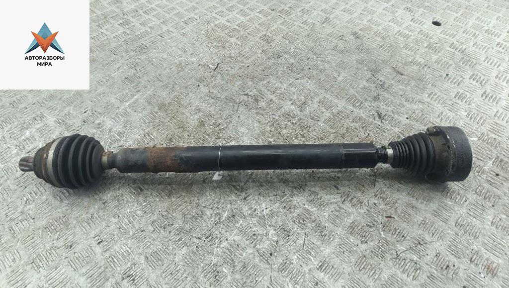 полуось передняя правая (приводной вал, ШРУС) Volkswagen Caddy 3 поколение 2007, 1.4 л., бензин, МКПП, красный, фургон - фото №1