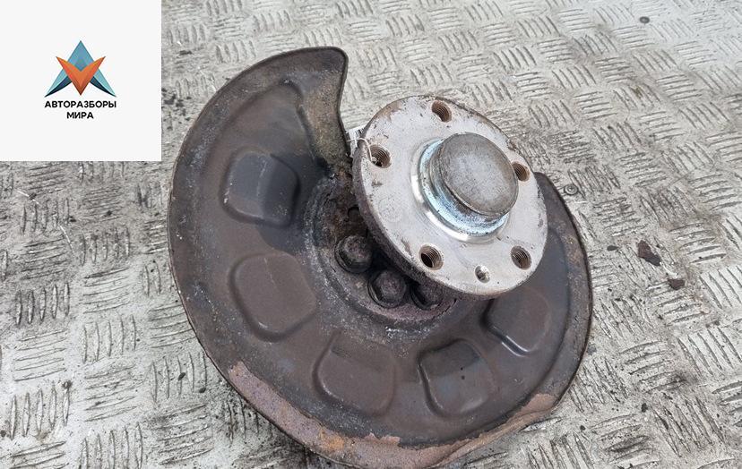 ступица задняя левая Volkswagen Caddy 3 поколение 2007, 1.4 л., бензин, МКПП, красный, фургон - фото №1