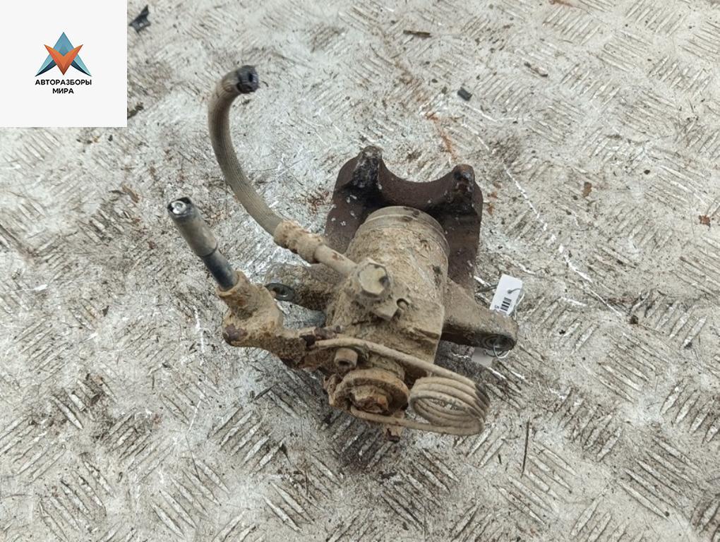 суппорт задний левый Audi A4 B5 1997, 2.6 л., бензин, МКПП, красный, седан - фото №1