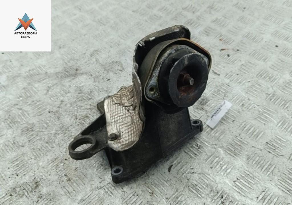 кронштейн КПП Audi A6 4B/C5 1998, 1.9 л., дизель, МКПП, чёрный, седан - фото №1