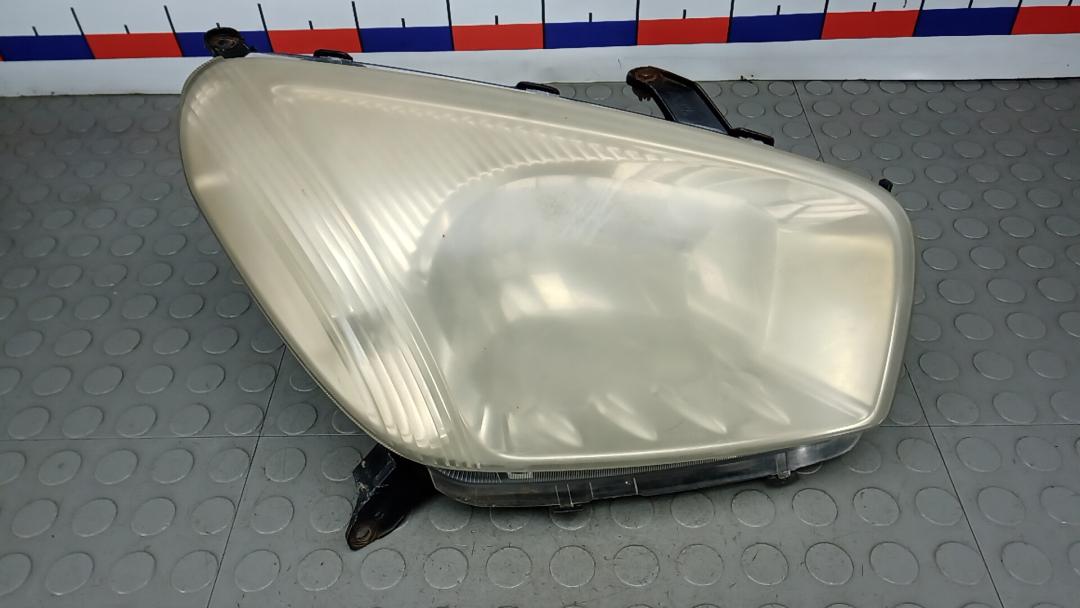 фара правая Toyota RAV4 2 поколение (XA20) 2000, 2.0 л., бензин, МКПП, внедорожник 5 дв. - фото №1