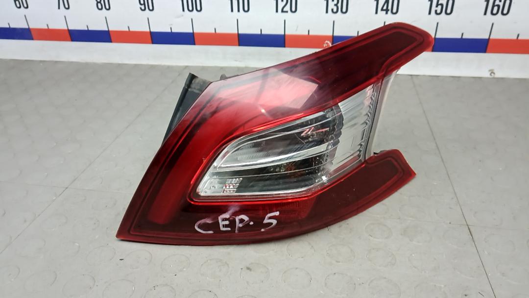 фонарь задний правый Peugeot 308 T9 2014, 1.6 л., дизель, МКПП, хетчбэк 5 дв. - фото №1