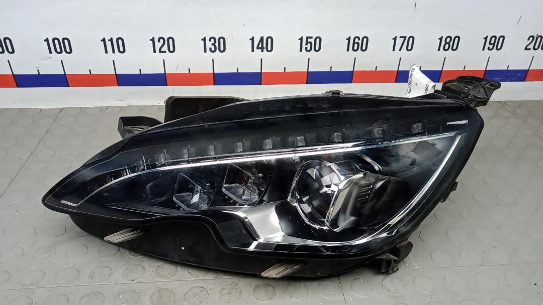фара левая Peugeot 308 T9 2014, 1.6 л., дизель, МКПП, хетчбэк 5 дв. - фото №1