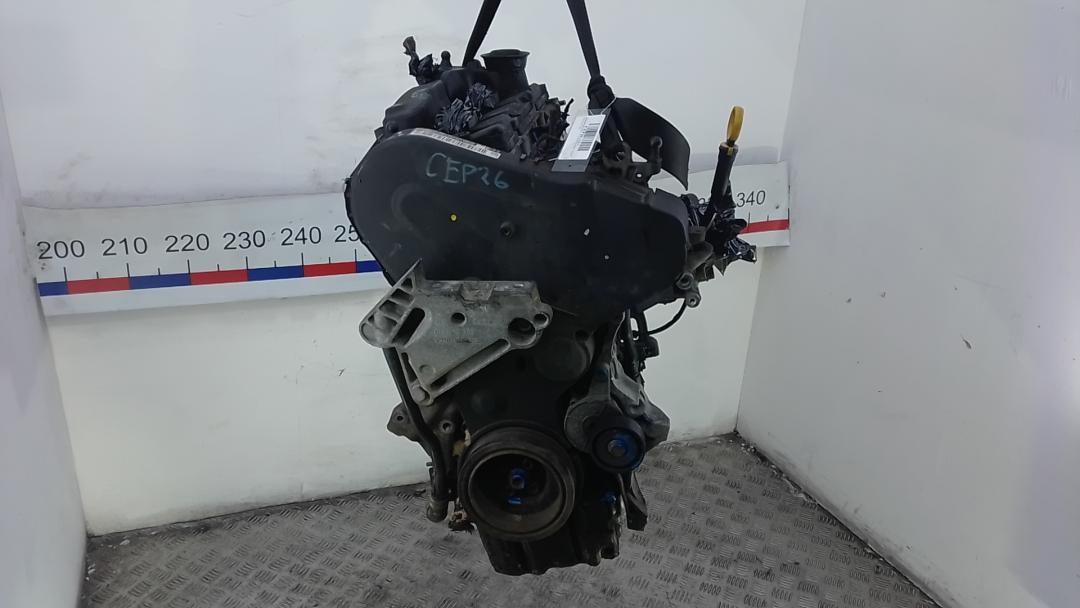 двигатель Volkswagen Golf 7 поколение 2013, 1.6 л., дизель, МКПП, хетчбэк 5 дв., CLHA, CLH - фото №1