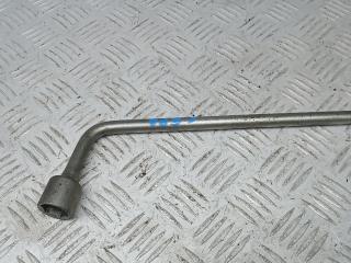 ключ колесный (балонный) Toyota RAV4 3 поколение (XA30) 2007, 2.2 л., дизель, МКПП, внедорожник 5 дв., 0915040010