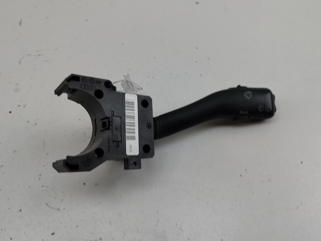 переключатель дворников Volkswagen Passat B5+ (GP) 2005, 2.5 л., дизель, МКПП, синий, универсал, 4B0953503H