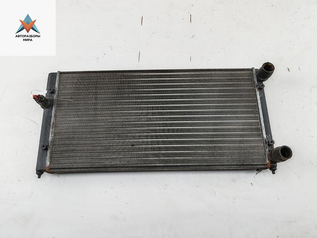 радиатор охлаждения Volkswagen Golf 3 поколение 1994, 1.8 л., бензин, АКПП, красный, хетчбэк 5 дв., 1H0121253 - фото №1