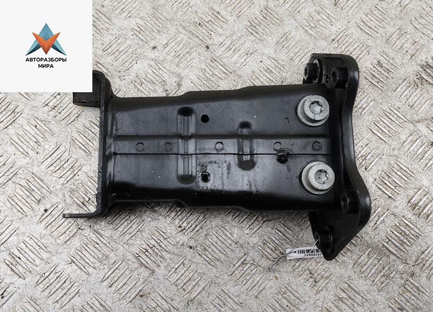 кронштейн переднего бампера Mercedes-Benz S-Класс W221 2006, 4.7 л., бензин, АКПП, чёрный, седан - фото №1