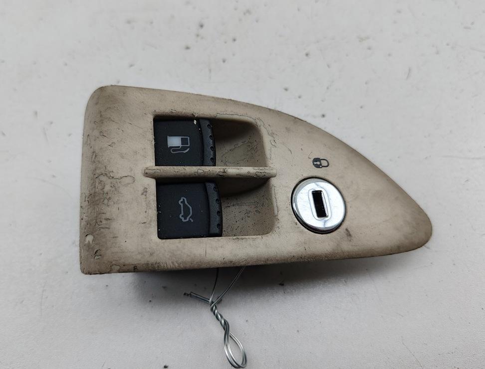 кнопка (выключатель) Skoda Superb mk1 (B5) 2002, 1.9 л., дизель, МКПП, синий, седан, 3U0959831.3U0959833