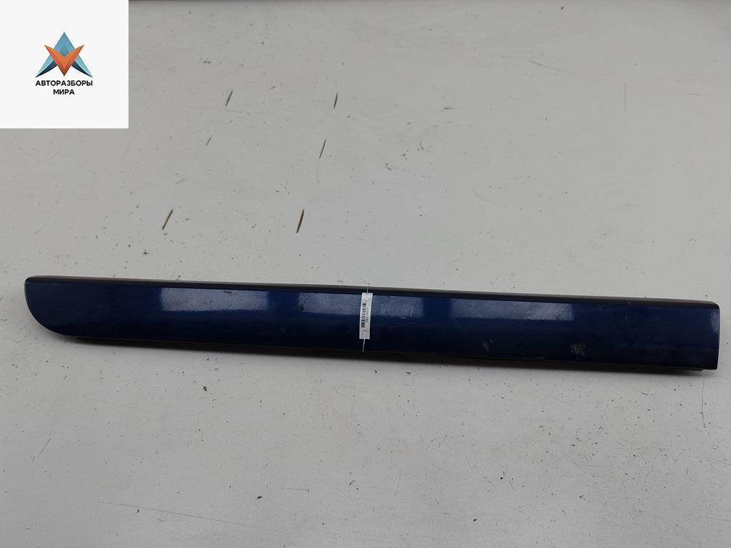 молдинг двери задней правой Skoda Superb 1 поколение 2002, 1.9 л., дизель, МКПП, синий, седан - фото №1