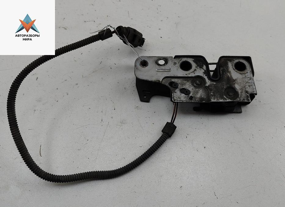 замок капота Volkswagen Golf 5 поколение 2006, 1.6 л., бензин, МКПП, чёрный, хетчбэк 5 дв., 5M1823509 - фото №1